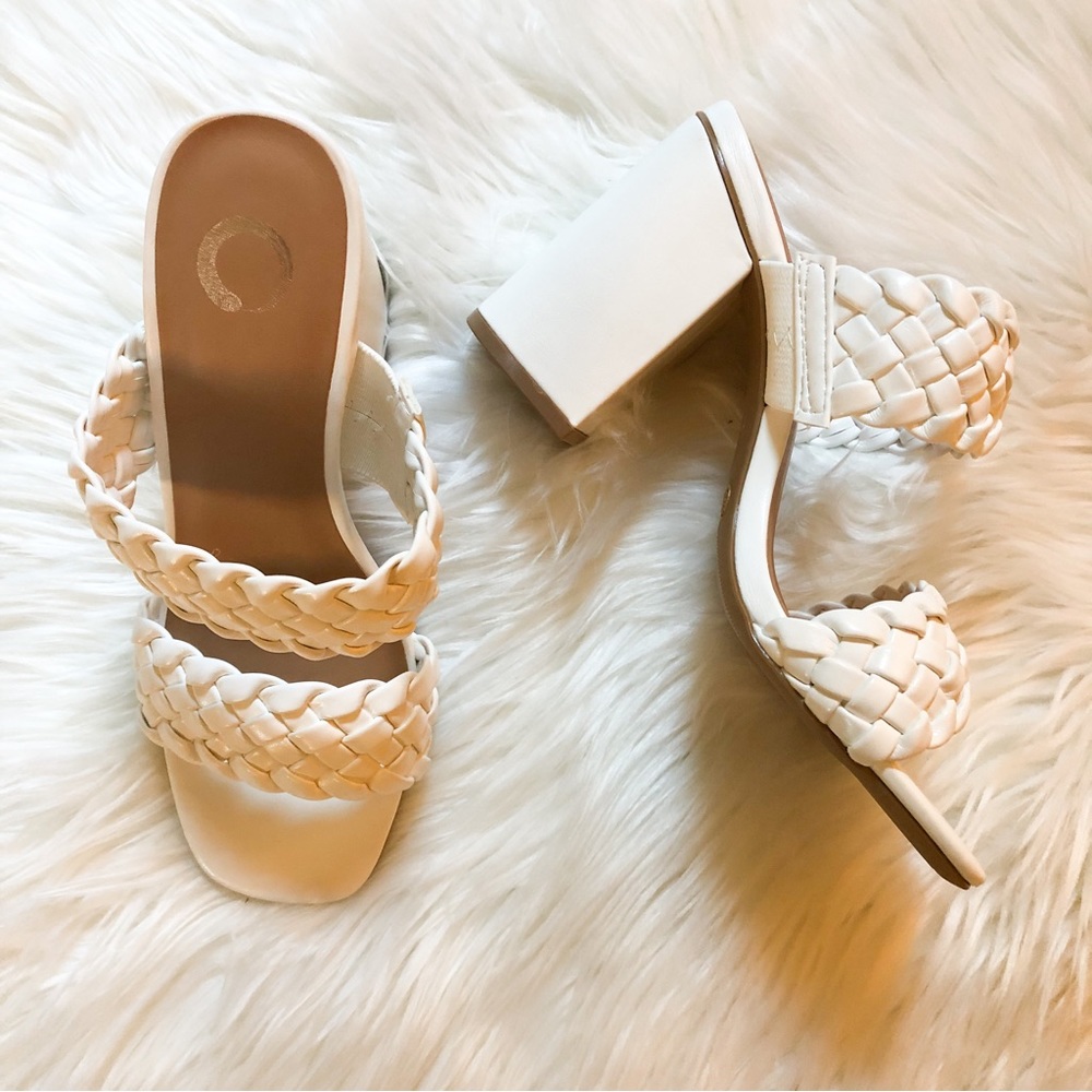 Journee Collection Melissa Sandal in White